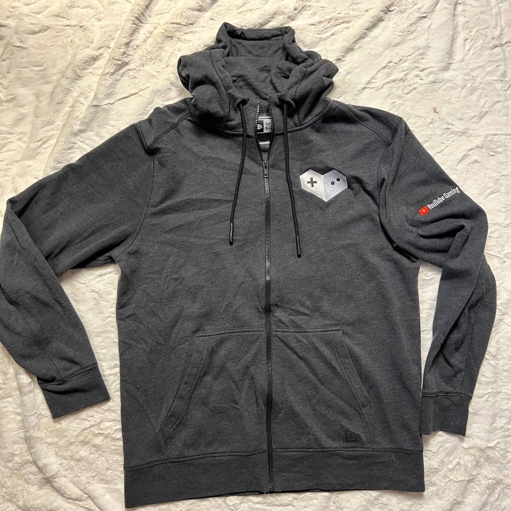 Priced to sell quickly! Large New Era hoodie grey color.